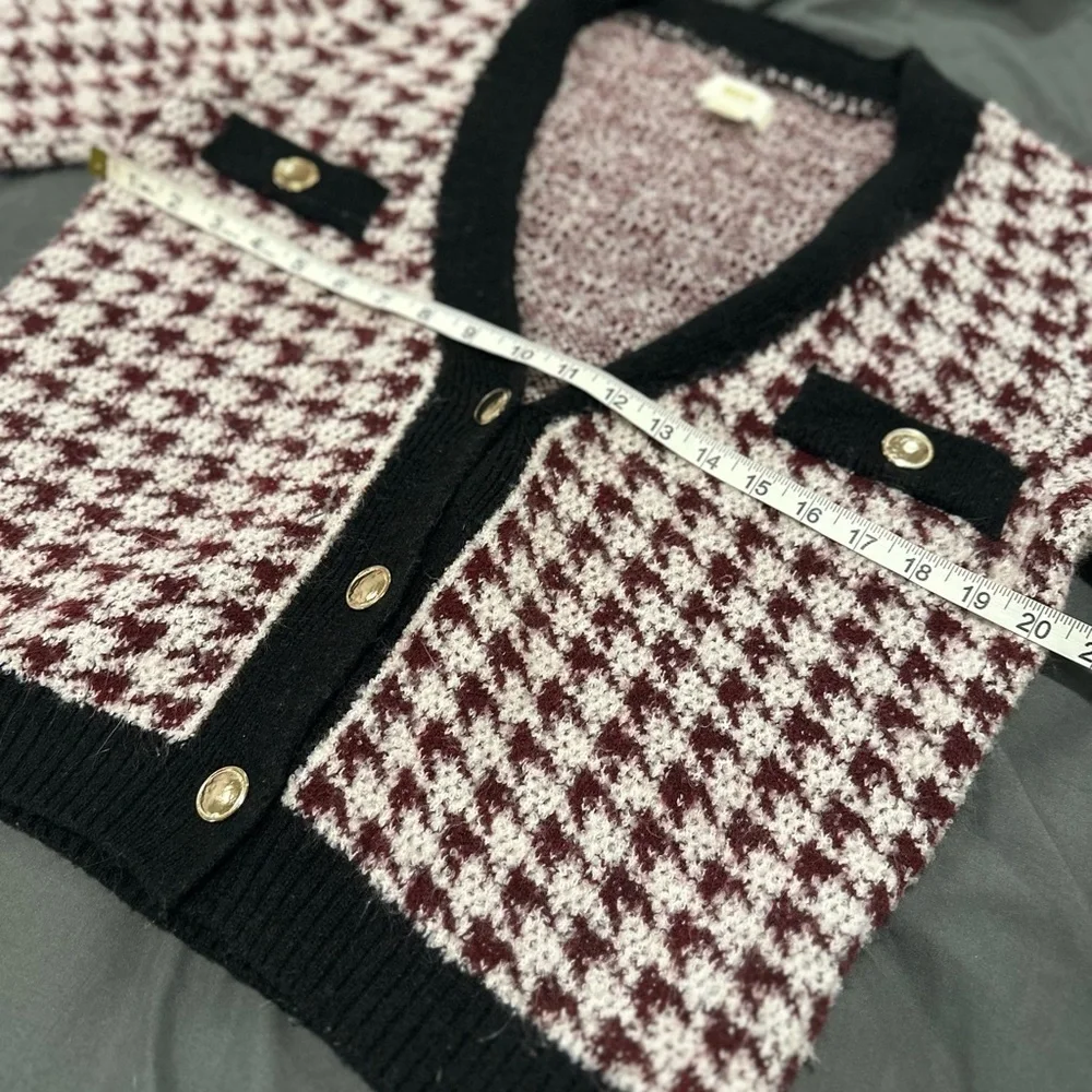Maeve Sz: M Anthropologie sweater Maroon White Houndstooth Vneck Cardigan.